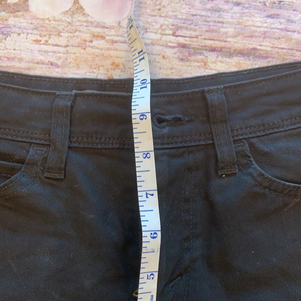 Levi’s Black High Rise Short • Sz 5 - Picture 10 of 10